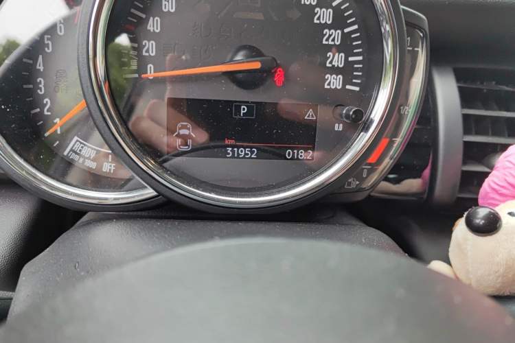 Used MINI 2018 1.5T ONE PLUS Odometer Close Up