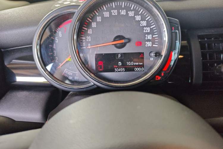 Used MINI 2018 1.5T COOPER Classic Edition Odometer Close Up