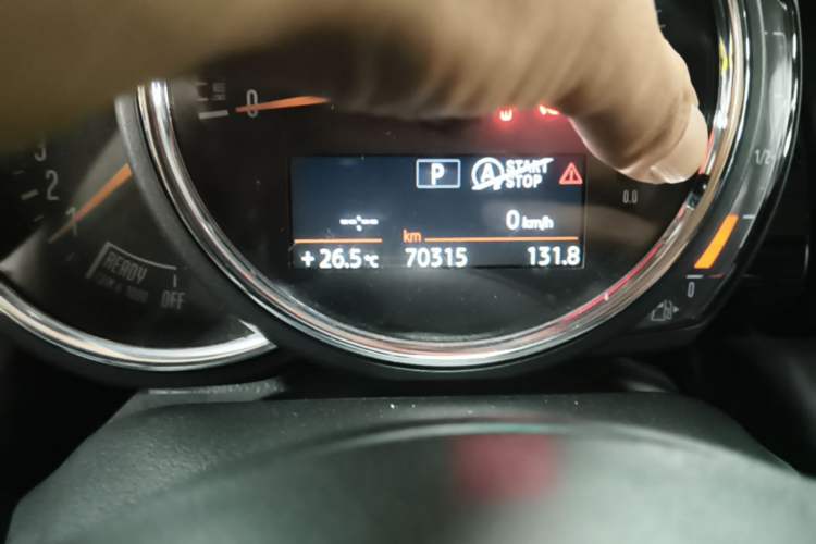 Used MINI 2018 1.5T ONE PLUS Five-Door Edition Odometer Close Up