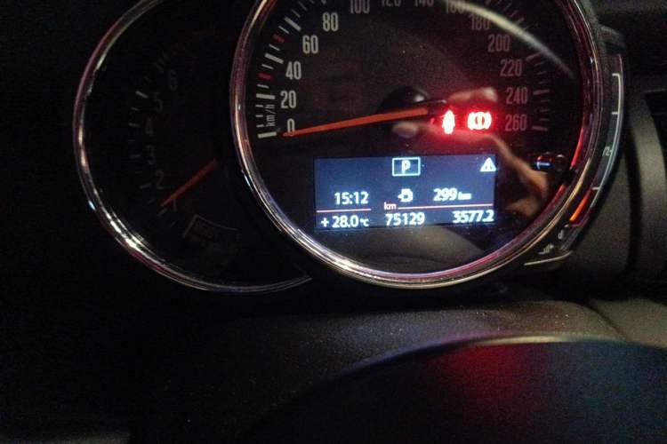 Used MINI 2018 1.5T ONE Odometer Close Up