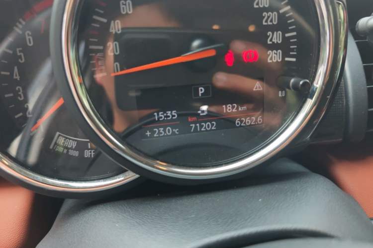 Used MINI 2018 1.5T COOPER Artist Five-Door Edition Odometer Close Up