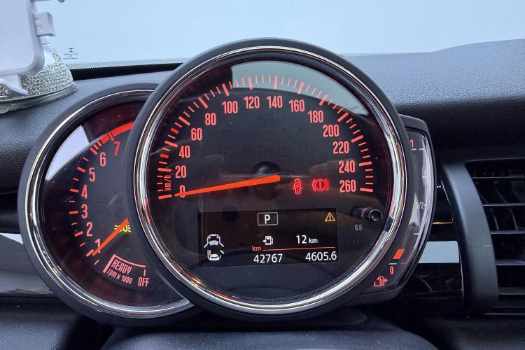 Used MINI 2018 1.5T COOPER Classic Edition Five-Door Version Odometer Close Up