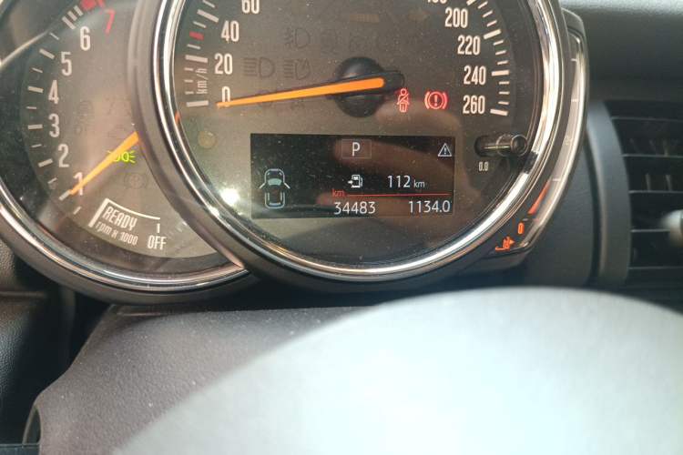 Used MINI 2018 1.5T ONE Odometer Close Up