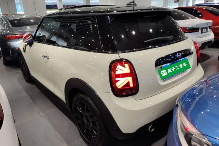 Used MINI 2018 1.5T COOPER Classic Edition Rear Left 45 Deg