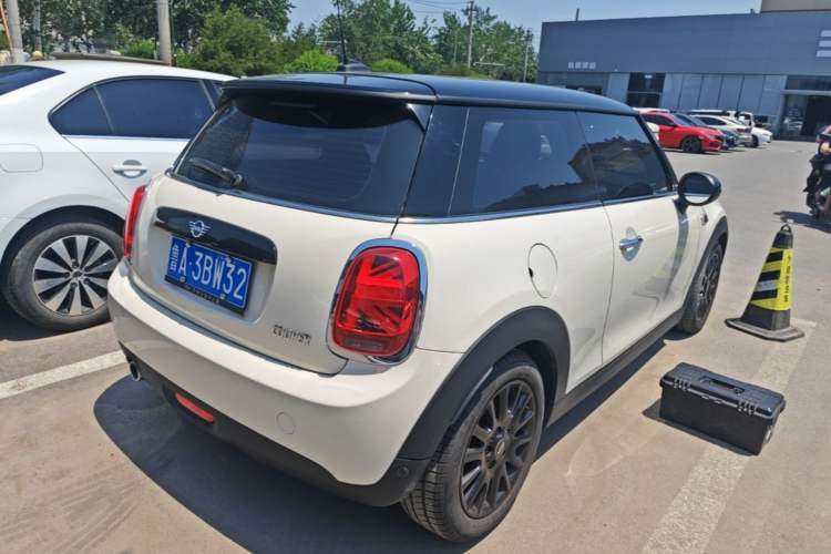 Used MINI 2018 1.5T COOPER Classic Edition Rear Right 45 Deg