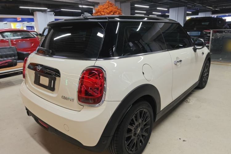 Used MINI 2018 1.5T COOPER Classic Edition Rear Right 45 Deg