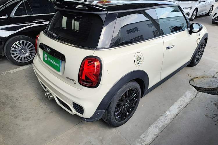 Used MINI 2018 1.5T COOPER Classic Edition Rear Right 45 Deg