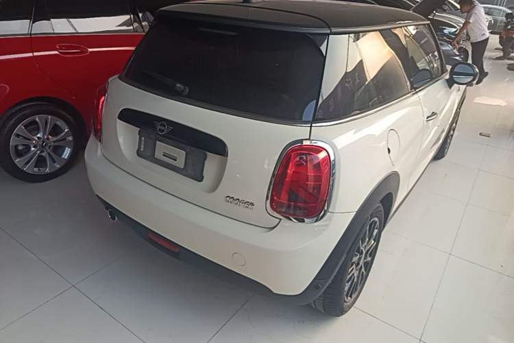 Used MINI 2018 1.5T COOPER Classic Edition Rear Right 45 Deg