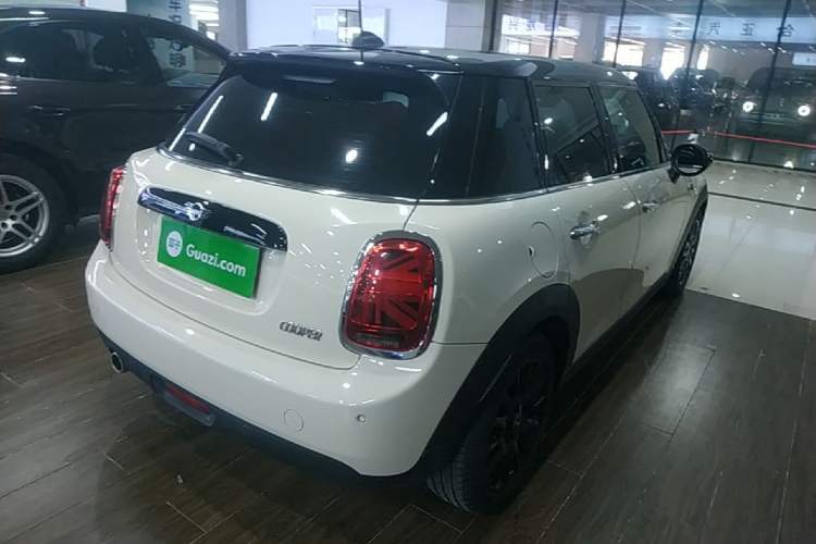 Used MINI 2018 1.5T COOPER Classic Edition Five-Door Version Rear Right 45 Deg