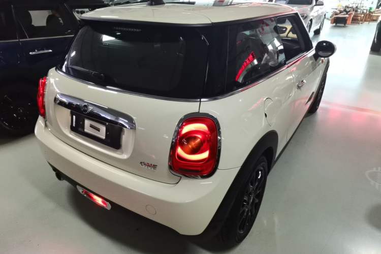 Used MINI 2018 1.5T ONE PLUS Rear Right 45 Deg