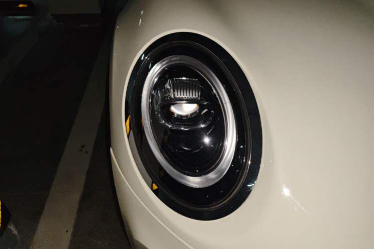 Used MINI 2018 1.5T COOPER Classic Edition Five-Door Version Right Front Headlight