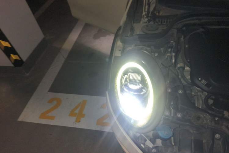 Used MINI 2018 1.5T COOPER Classic Edition Five-Door Version Right Front Headlight