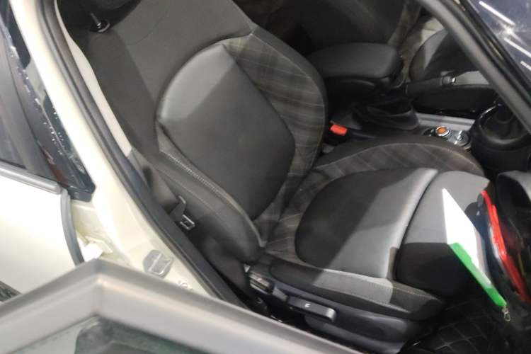 Used MINI 2018 1.5T COOPER Classic Edition Five-Door Version Right Front Seat