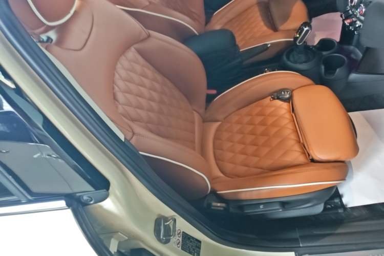 Used MINI 2018 1.5T COOPER Classic Edition Five-Door Version Right Front Seat