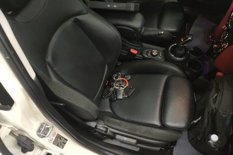Used MINI 2018 1.5T COOPER Artist Five-Door Edition Right Front Seat