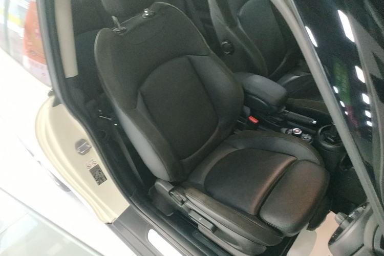 Used MINI 2018 1.5T COOPER Artist Right Front Seat