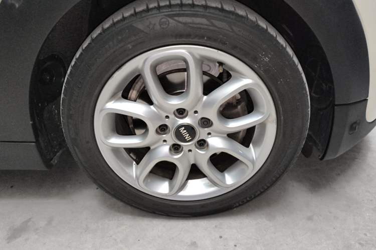 Used MINI 2018 1.5T ONE Five-Door Edition Right Front Wheel Hub