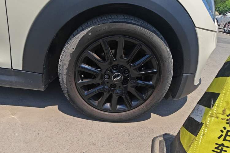 Used MINI 2018 1.5T COOPER Classic Edition Right Front Wheel Hub