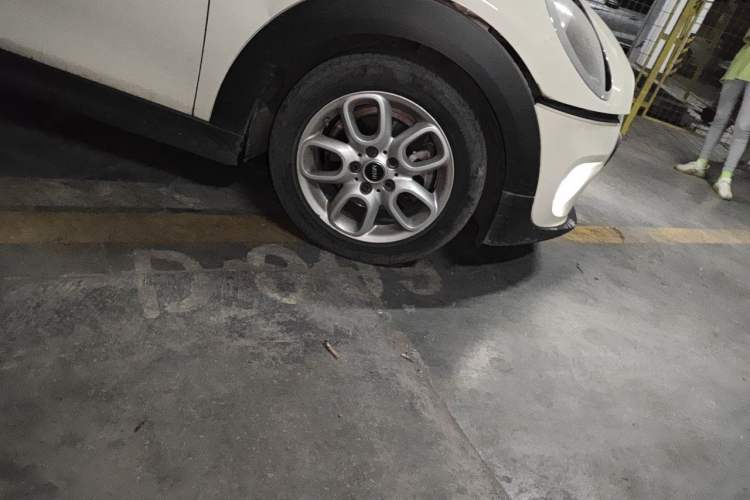 Used MINI 2018 1.5T ONE Five-Door Edition Right Front Wheel Hub