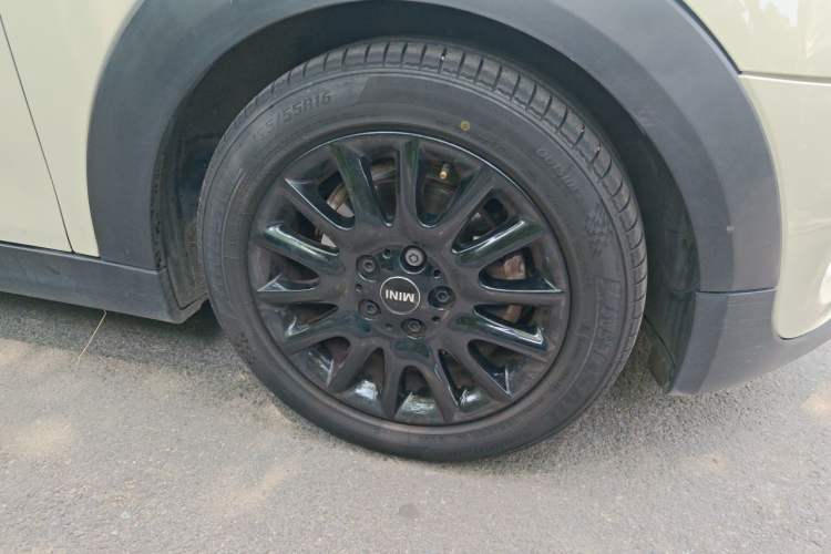 Used MINI 2018 1.5T ONE PLUS Five-Door Edition Right Front Wheel Hub