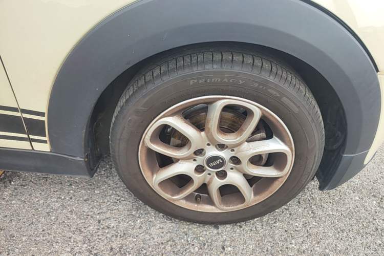 Used MINI 2018 1.5T ONE Right Front Wheel Hub