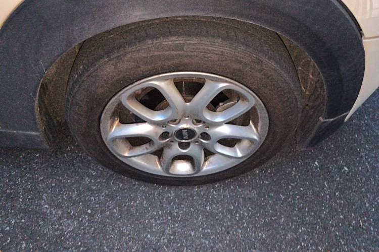 Used MINI 2018 1.5T ONE Five-Door Edition Right Front Wheel Hub