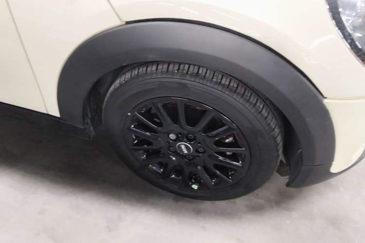 Used MINI 2018 1.5T ONE PLUS Five-Door Edition Right Front Wheel Hub