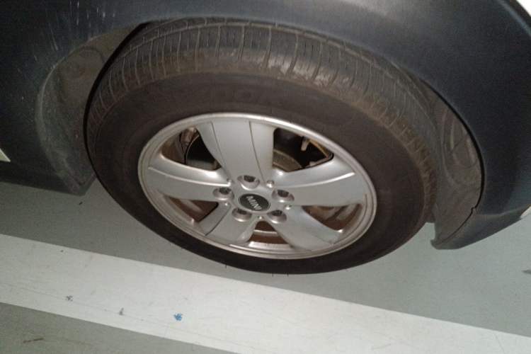 Used MINI 2018 1.5T ONE Right Front Wheel Hub