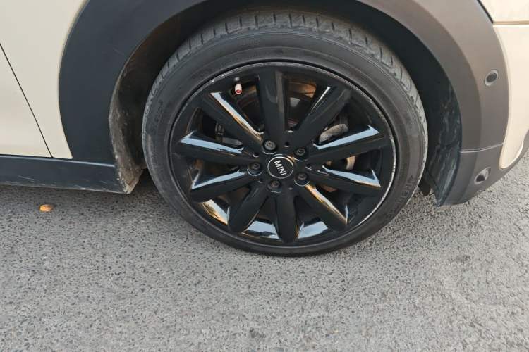 Used MINI 2018 1.5T COOPER Artist Five-Door Edition Right Front Wheel Hub