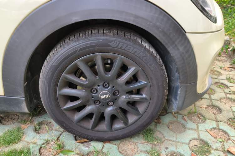 Used MINI 2018 1.5T ONE PLUS Five-Door Edition Right Front Wheel Hub