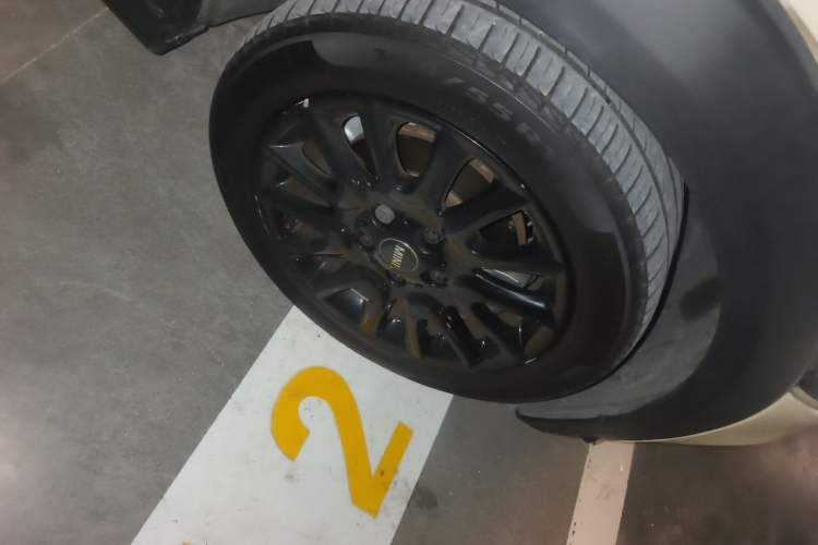 Used MINI 2018 1.5T COOPER Classic Edition Five-Door Version Right Front Wheel Hub