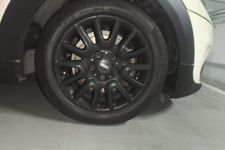 Used MINI 2018 1.5T ONE PLUS Five-Door Edition Right Front Wheel Hub