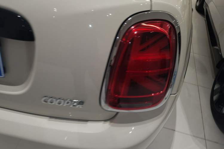 Used MINI 2018 1.5T COOPER Classic Edition Five-Door Version Right Rear Taillight
