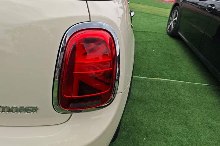 Used MINI 2018 1.5T COOPER Classic Edition Five-Door Version Right Rear Taillight