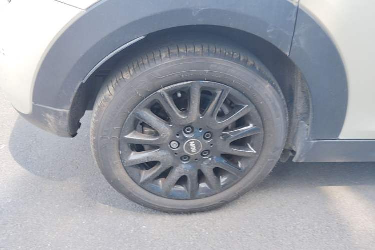 Used MINI 2018 1.5T ONE PLUS Five-Door Edition Right Rear Wheel Hub