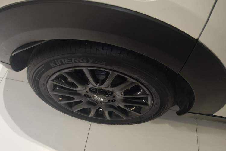 Used MINI 2018 1.5T COOPER Classic Edition Five-Door Version Right Rear Wheel Hub