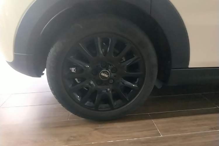 Used MINI 2018 1.5T COOPER Classic Edition Five-Door Version Right Rear Wheel Hub