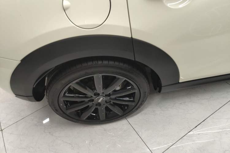Used MINI 2018 1.5T COOPER Artist Five-Door Edition Right Rear Wheel Hub