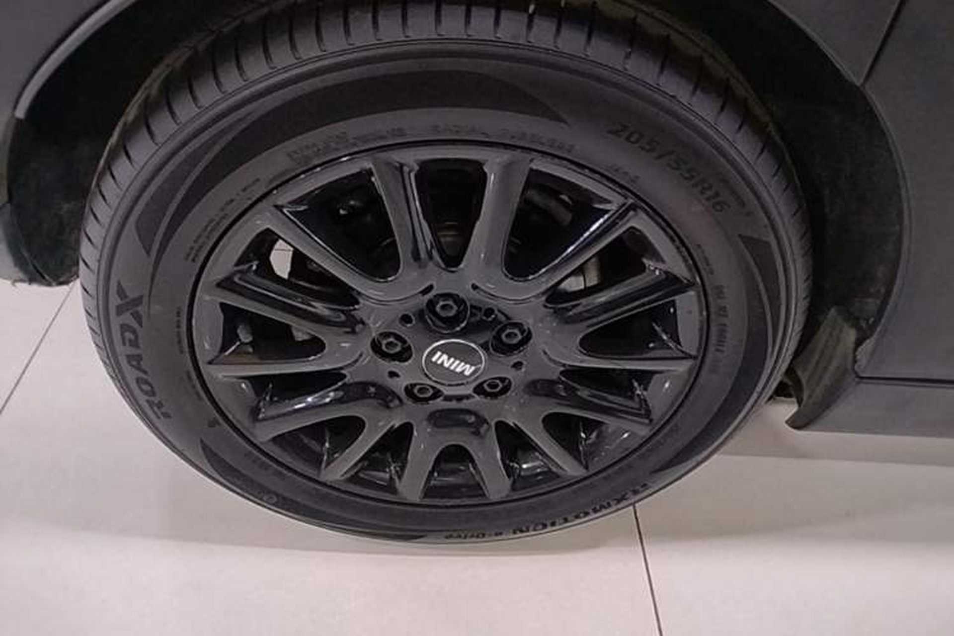 Used MINI  Right Rear Wheel Hub