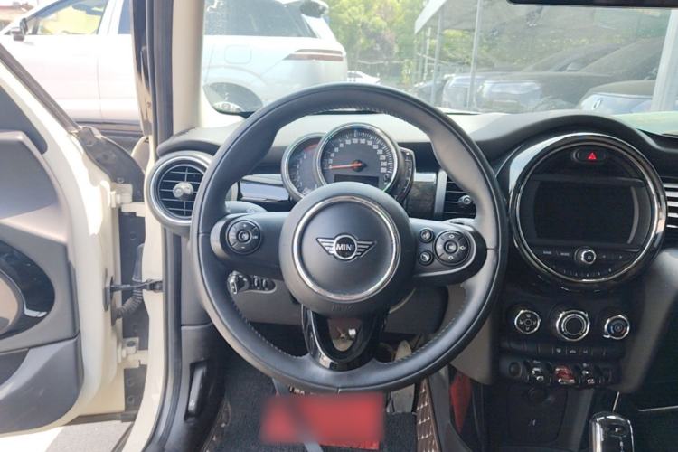Used MINI 2018 1.5T ONE PLUS Five-Door Edition Steering Wheel