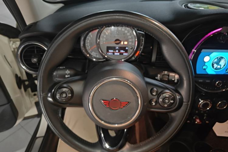 Used MINI 2018 1.5T ONE PLUS Five-Door Edition Steering Wheel