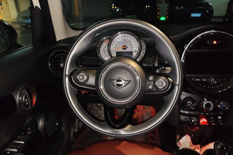 Used MINI 2018 1.5T COOPER Classic Edition Five-Door Version Steering Wheel