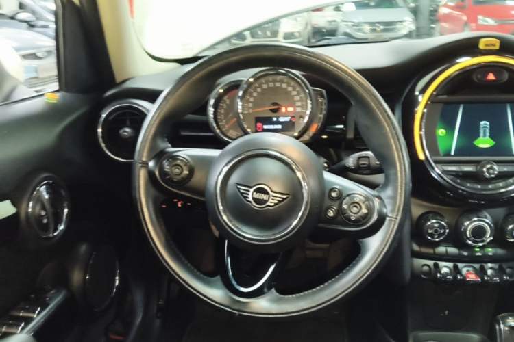 Used MINI 2018 1.5T ONE PLUS Five-Door Edition Steering Wheel