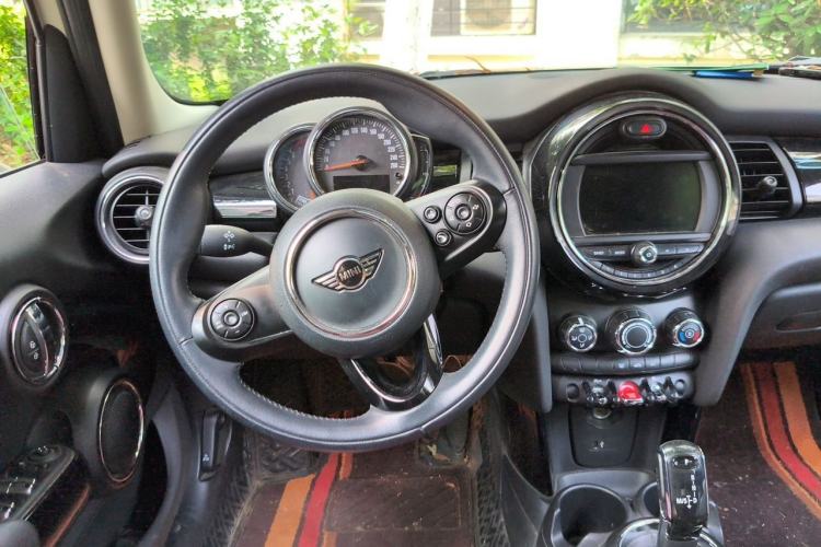Used MINI 2018 1.5T ONE PLUS Five-Door Edition Steering Wheel
