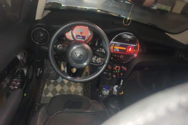 Used MINI 2018 1.5T COOPER Classic Edition Five-Door Version Steering Wheel