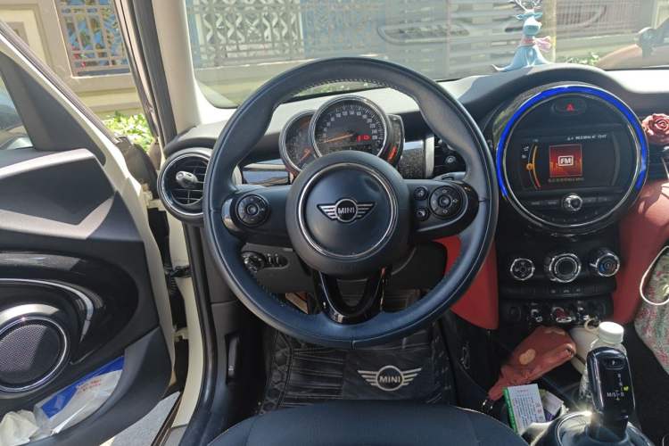 Used MINI 2018 1.5T ONE PLUS Five-Door Edition Steering Wheel