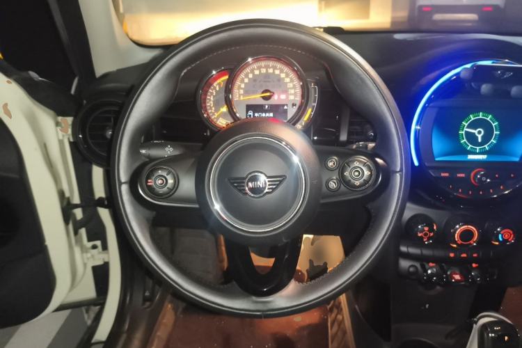 Used MINI 2018 1.5T ONE PLUS Five-Door Edition Steering Wheel