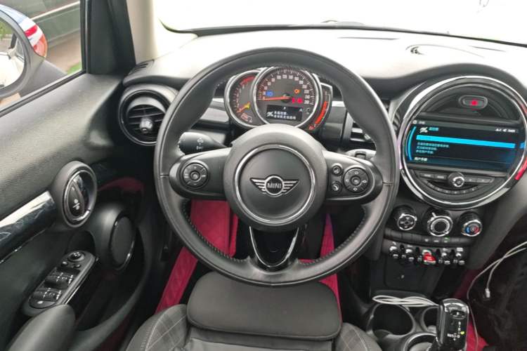 Used MINI 2018 1.5T COOPER Classic Edition Five-Door Version Steering Wheel