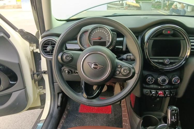 Used MINI 2018 1.5T ONE PLUS Five-Door Edition Steering Wheel