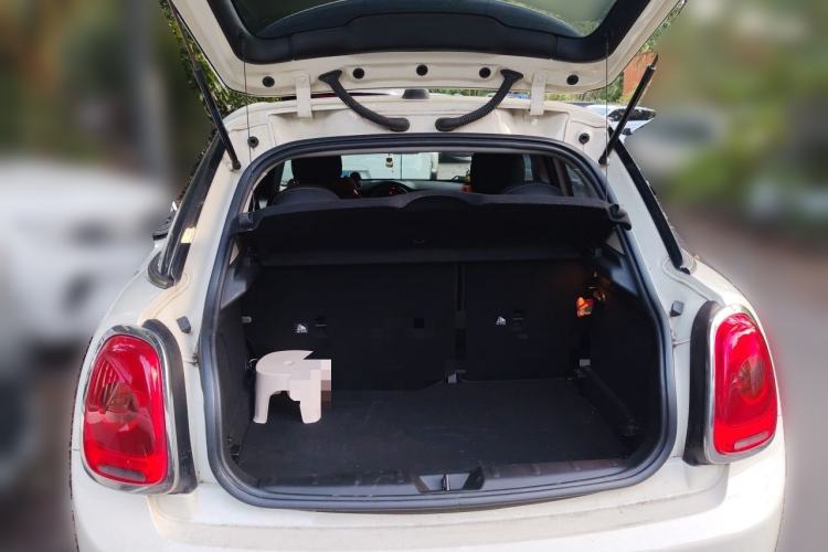 Used MINI 2018 1.5T ONE Five-Door Edition Trunk
